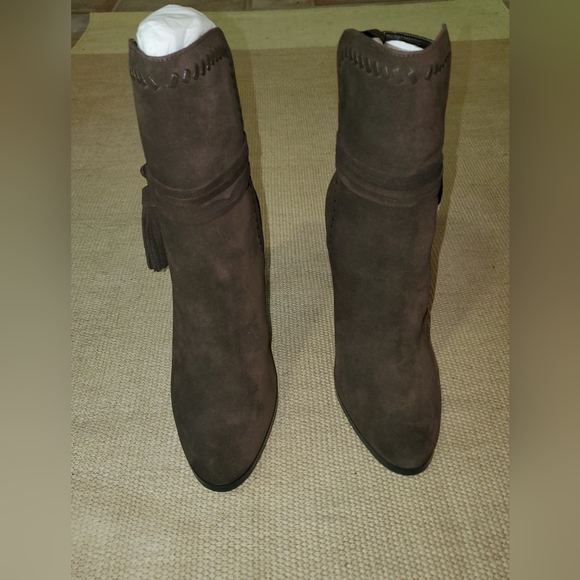 NIB Coach Jessie Suede Boots - Picture 3 of 8